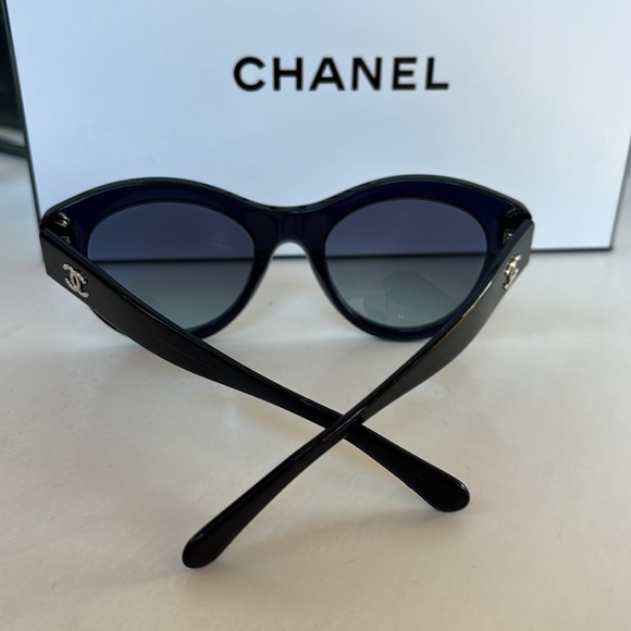 Chanel Black Audrey Hepburn style sunglasses - Picture 6 of 9